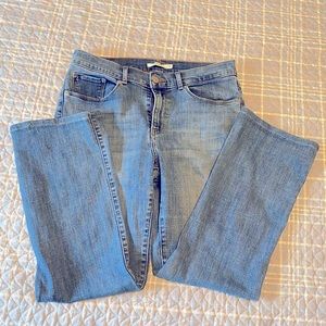 Levi’s bootcut jeans.🌺 Good condition! Size 10. Stretch